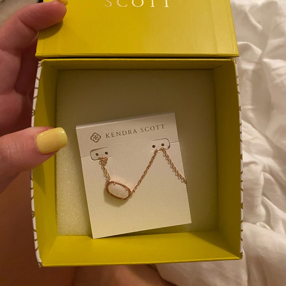 Kendra Scott necklace